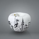 Salvadanaio mela City con skyline ispirato alle città del mondo, design moderno