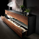 Cassettiera arredamento Other Way con cassetti aperti e dettagli interni in legno