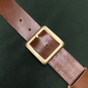 Dettaglio cintura in pelle con fibbia del pouf Docker Maxi