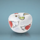 Salvadanaio a forma di mela Peace and Love design artistico vista angolata