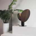 Lampada da tavolo Ficus Sunset Gold in ambiente moderno