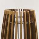 Dettaglio listelli in rovere lampada da tavolo Flussio