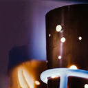 Dettaglio diffusore in rame della lampada da terra Cartoccio con luce calda