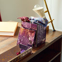 Scatola di design Tatamama in specchio artigianale in ambientazione su tavolo