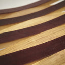 Dettaglio superfici in legno del tavolino da caffè di design