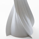 Dettaglio base scultorea del tavolo SoHo Reverse in PLA e PP riciclato